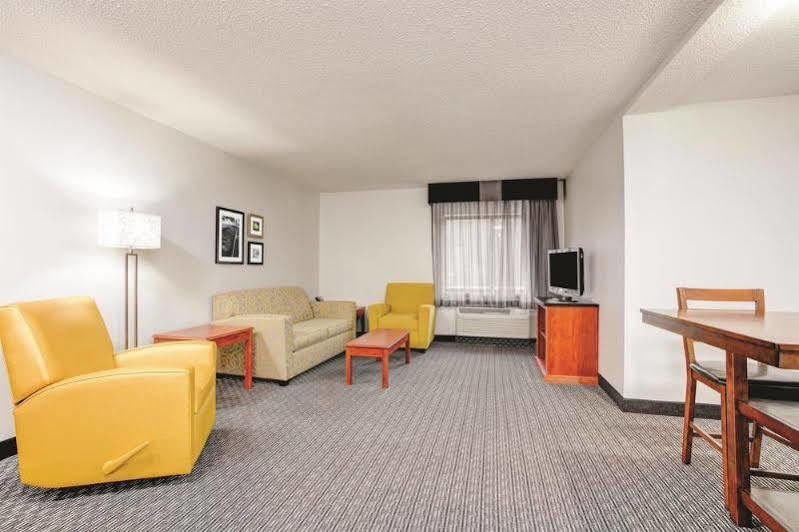 La Quinta By Wyndham Roswell Hotel Exterior photo